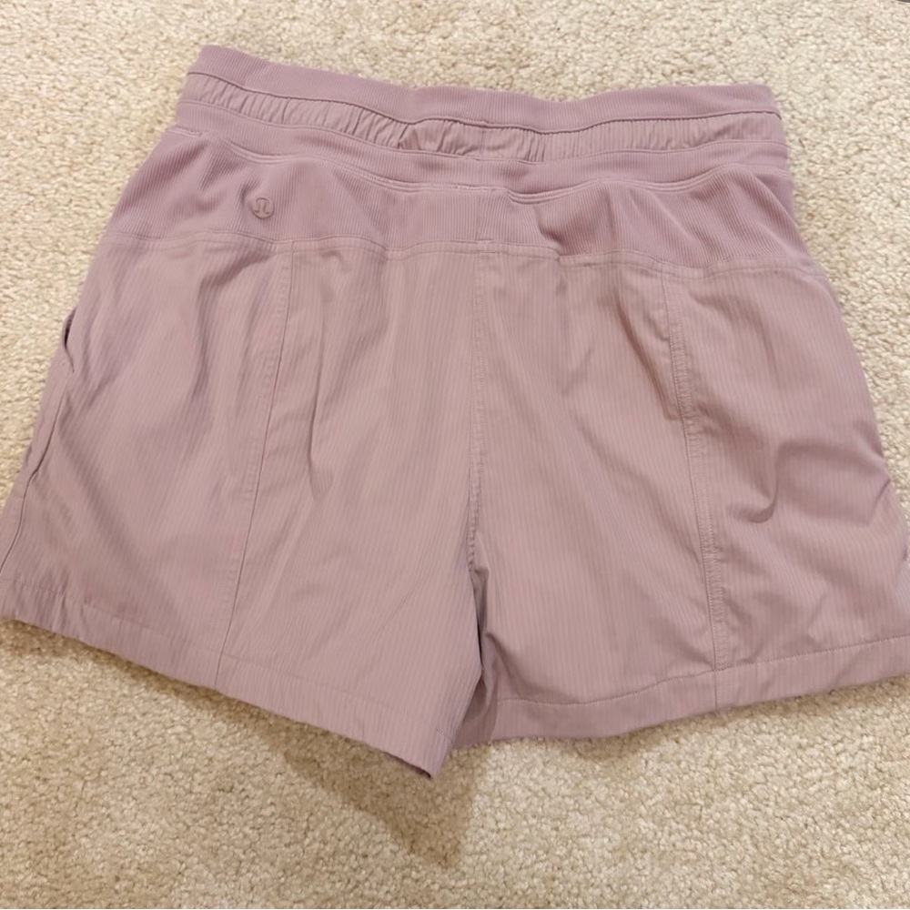 💕 Lululemon dance studio 3 1/2 inch Shorts in twilight Rose size 8 - Picture 6 of 9